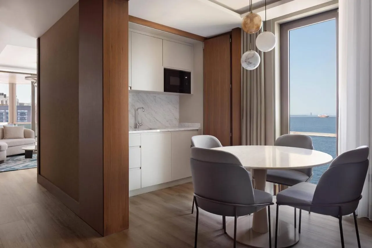 Izmir Marriott Hotel 5*,