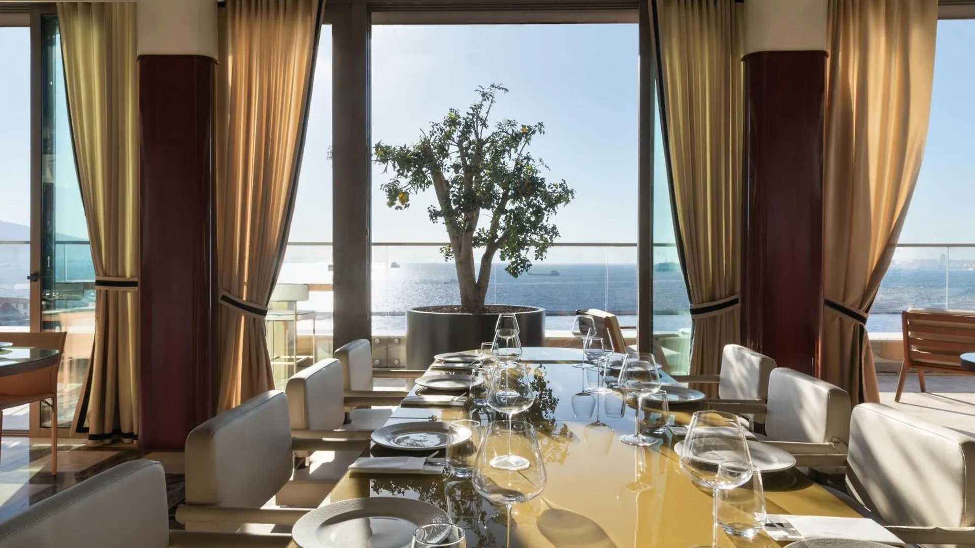 Izmir Marriott Hotel 5*,