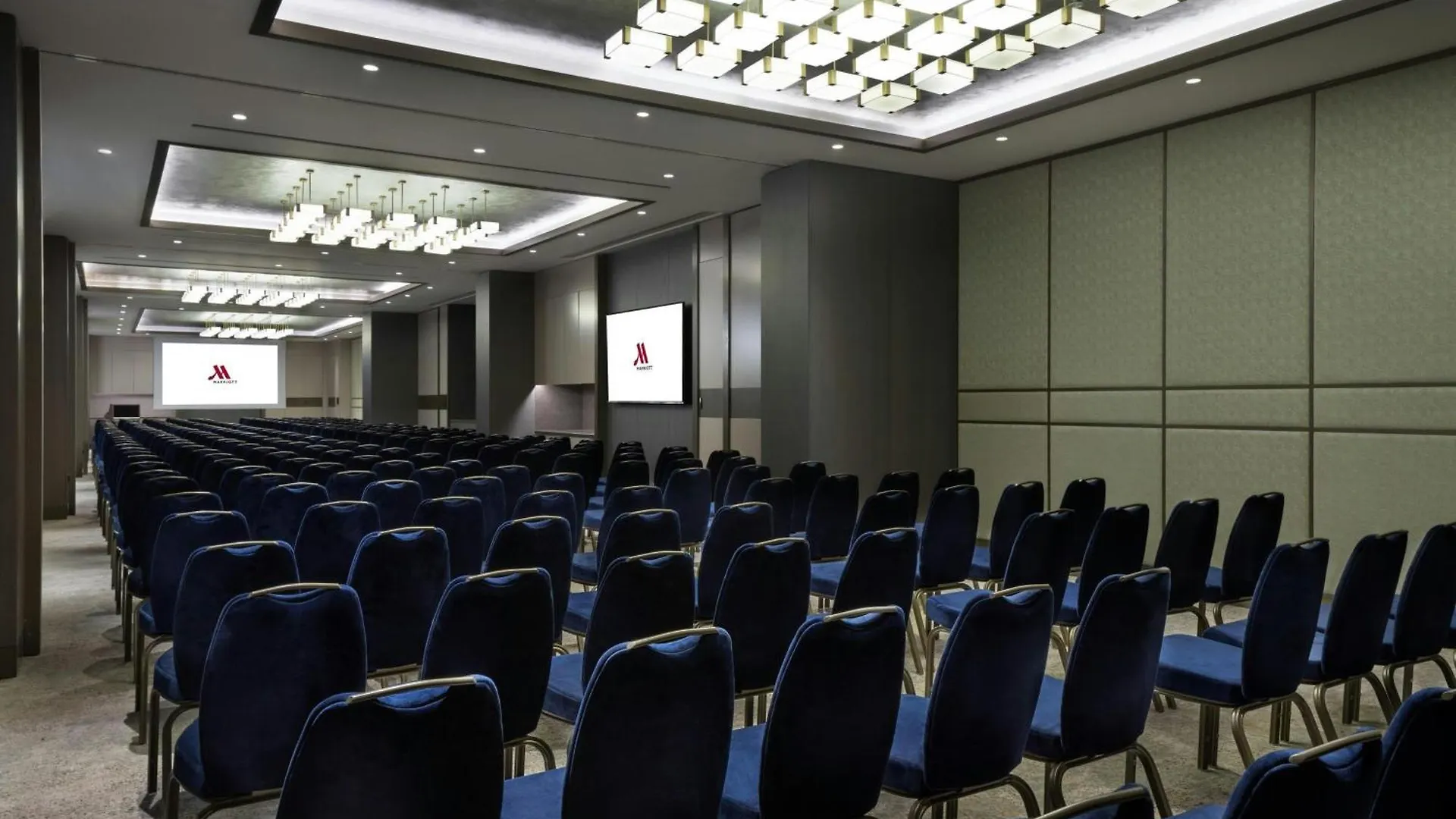 Izmir Marriott Hotel 5*,